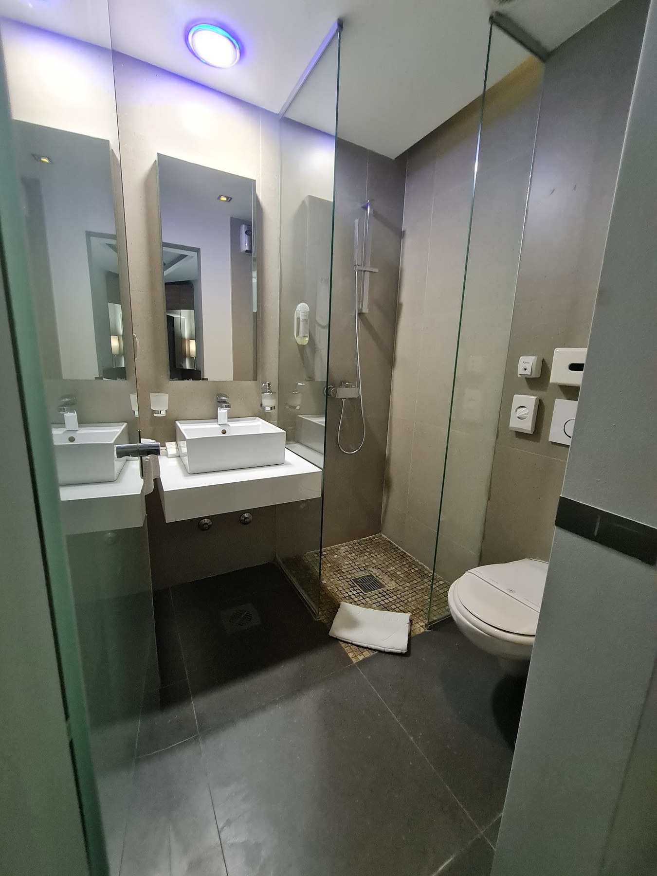 Sole Hotel bathroom