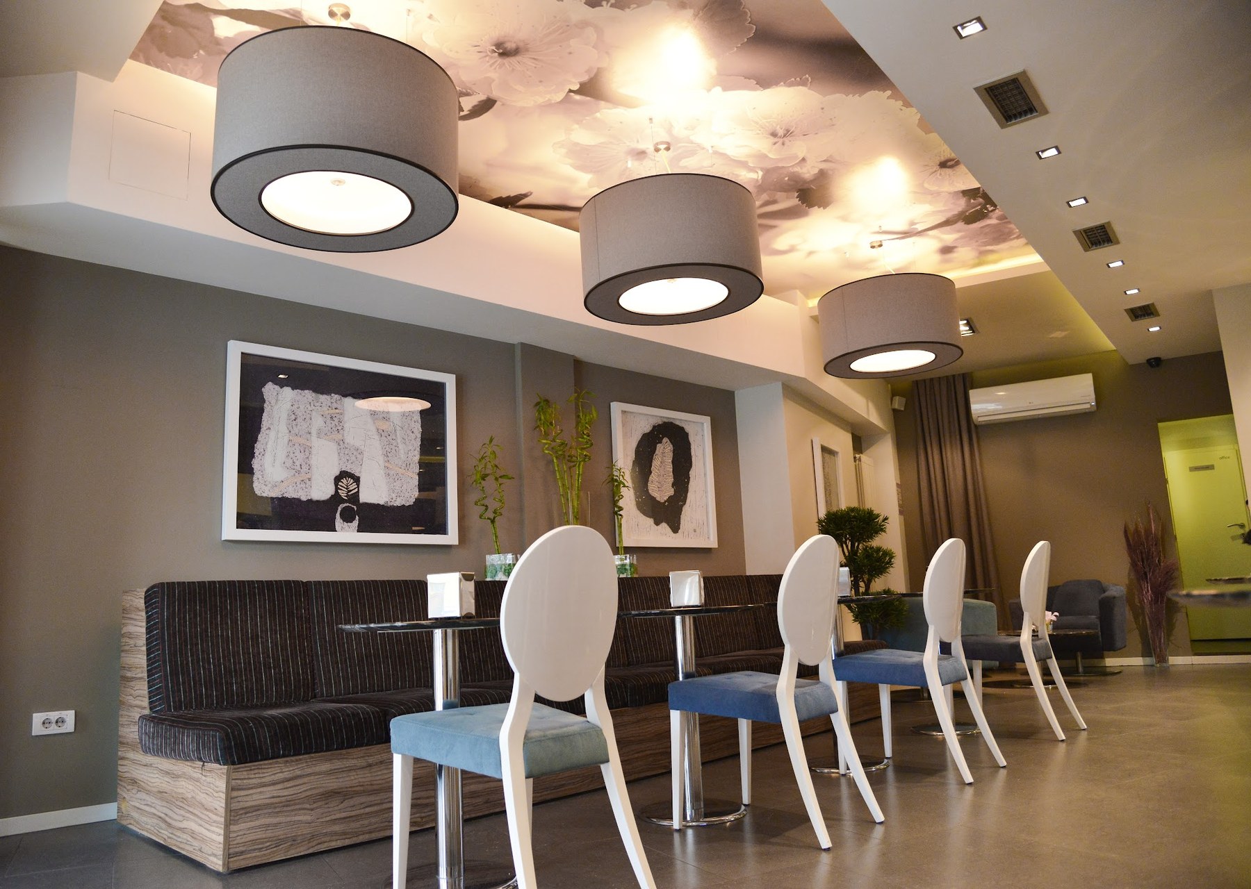 Sole Hotel lounge